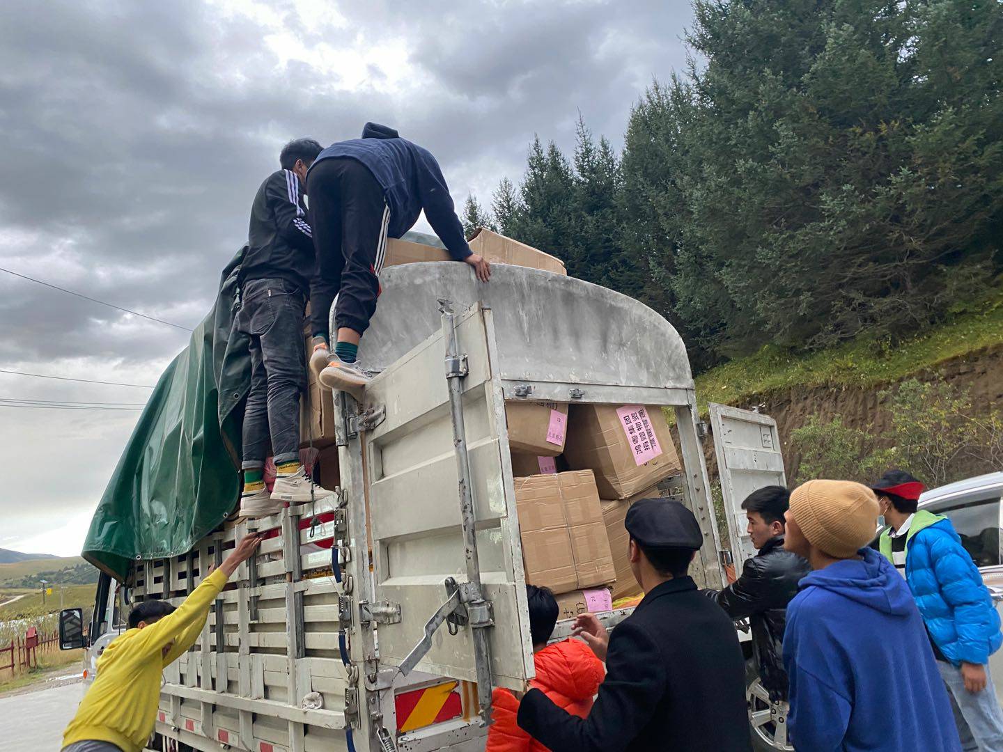 常州维安数据分析服务有限公司公益回顾丨家国同欢月同圆 温暖满载甘孜州(图5) 常州维安数据分析服务有限公司公益回顾丨家国同欢月同圆 温暖满载甘孜州(图5)
