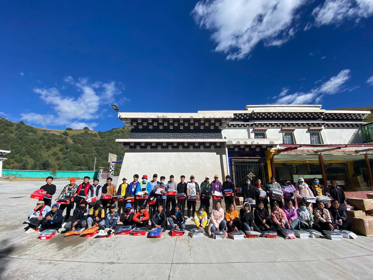 常州维安数据分析服务有限公司公益回顾丨家国同欢月同圆 温暖满载甘孜州(图8) 常州维安数据分析服务有限公司公益回顾丨家国同欢月同圆 温暖满载甘孜州(图8)